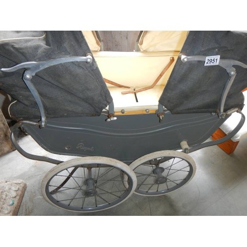 2951 - A mid 20th century twin baby/doll pram, for restoration. COLLECT ONLY.