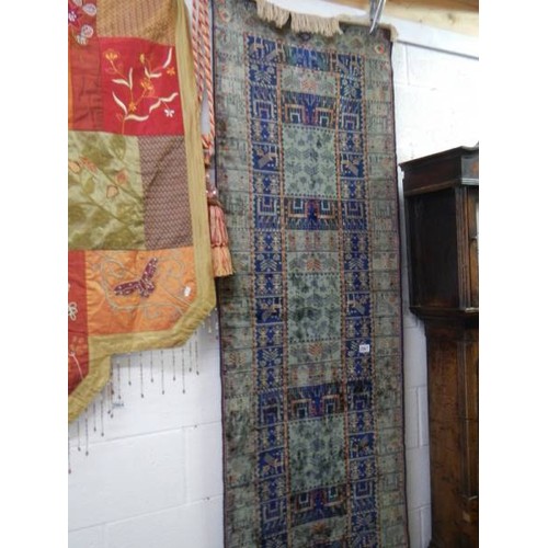 2967 - A Persian style, mercerised cotton, machine woven 2967, Made in Belgium. Long rug/runner 205 x 69 cm... 