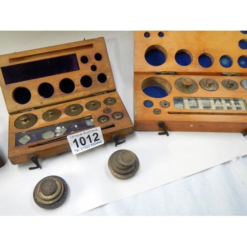 1012 - A selection of old brass boxed weights