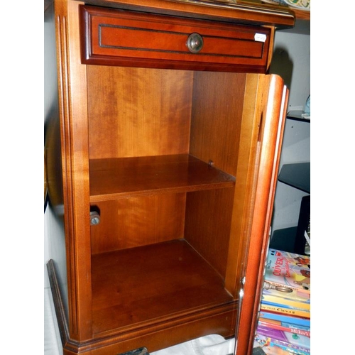 1019 - A mahogany bedside cabinet.
Collect Only.