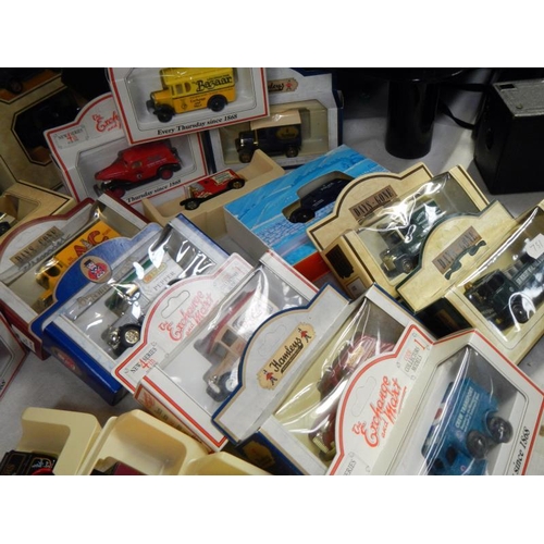 1069 - A selection of boxed collectors cars