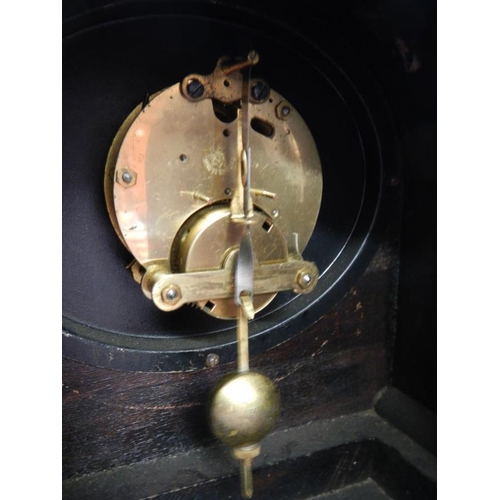 1121 - An early 20th century mahogany mantle clock in working order