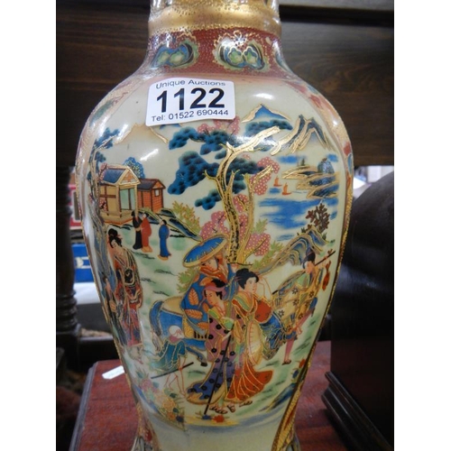 1122 - A mid 20th century china vase