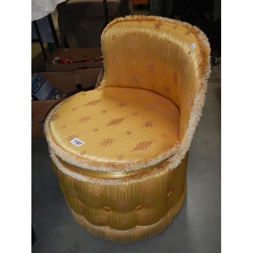 1197 - A gold deep buttoned bedroom chair.
Collect Only.