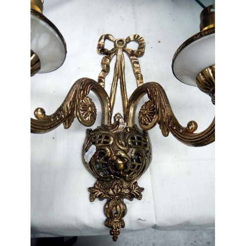 1218 - A pair of gilded wall lights.
Collect Only.