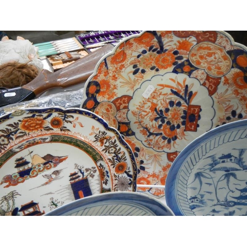 1127 - A selection of Victorian & later Chinese plates & vases