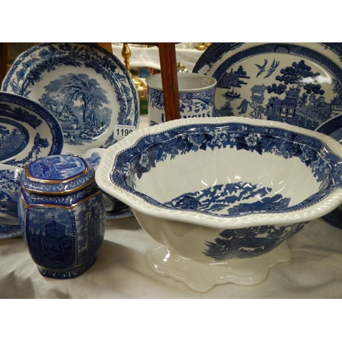 1190 - A good lot of blue & white china