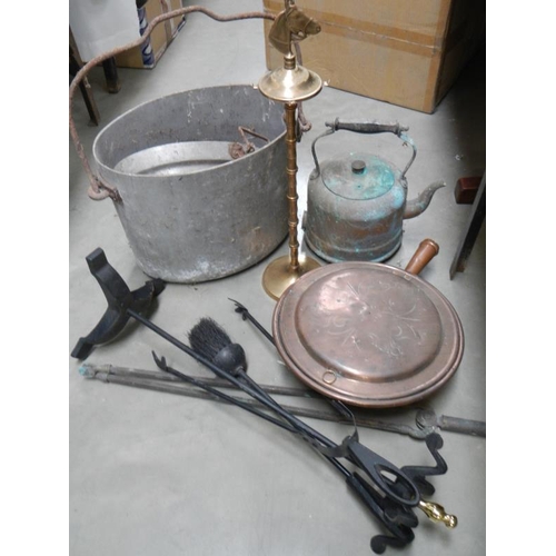 1200 - A box of old brass, copper ware & preserving pans etc.