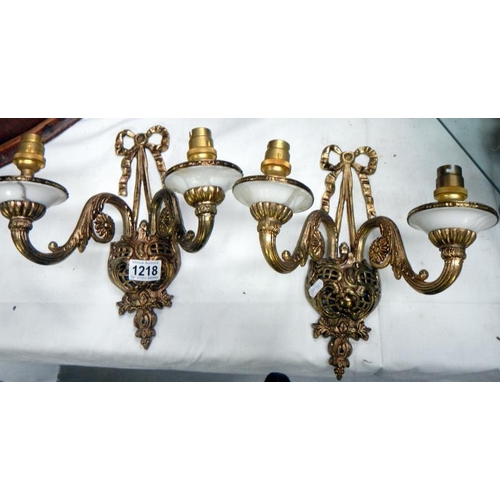 1218 - A pair of gilded wall lights.
Collect Only.