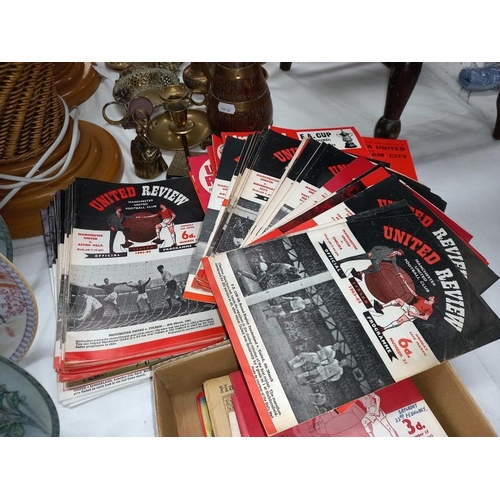 1238 - A large quantity of 1960's Manchester United programs