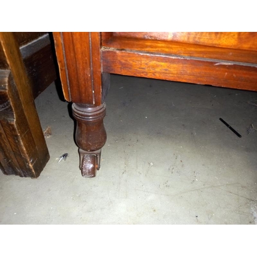 1256 - An Edwardian mahogany dressing table.
Collect Only.