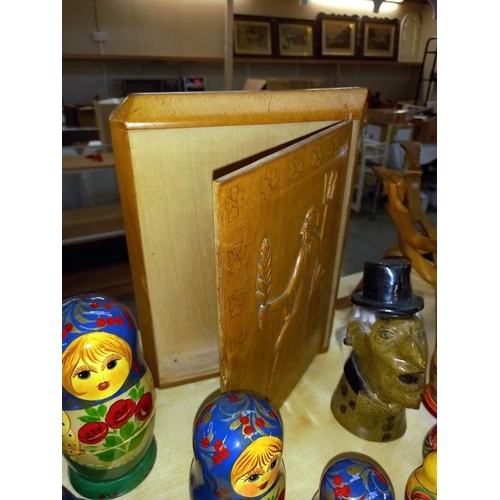 1275 - A quantity of wooden items including Russian Dolls