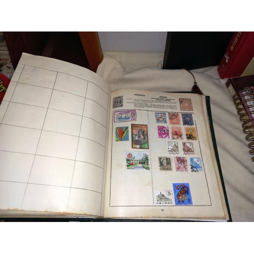 1277 - 5 old stamp albums with stamps