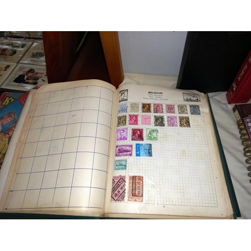 1277 - 5 old stamp albums with stamps