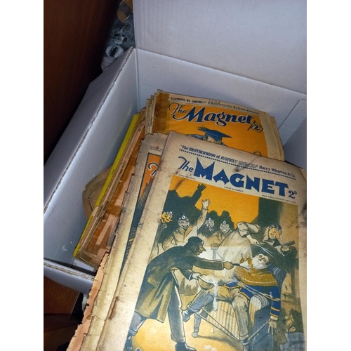 1278 - A box full of The Magnet magazines