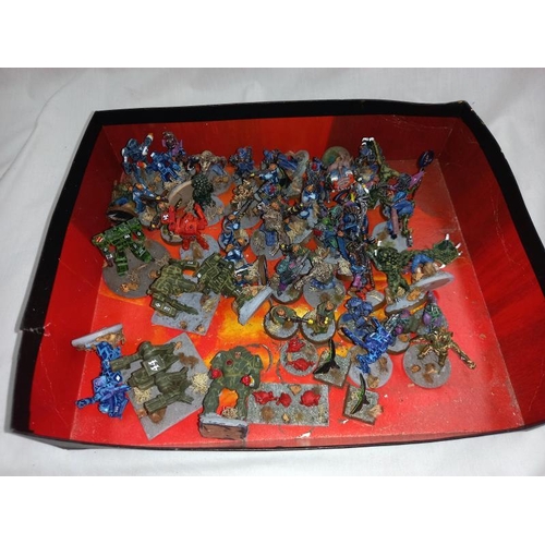 1340 - A good selection of war gaming figures including Games Workshop and Warhammer, D&G etc