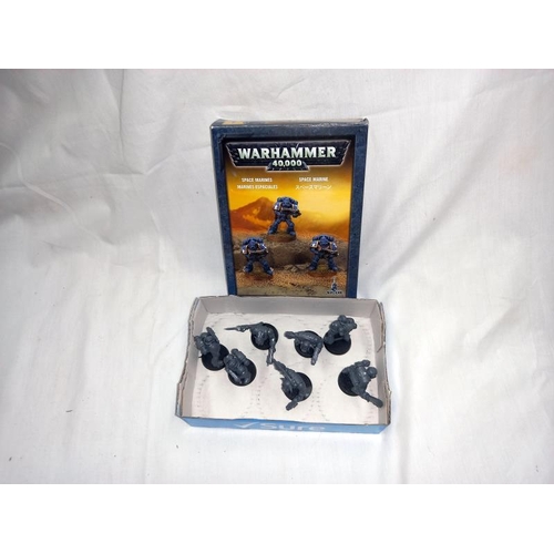 1340 - A good selection of war gaming figures including Games Workshop and Warhammer, D&G etc