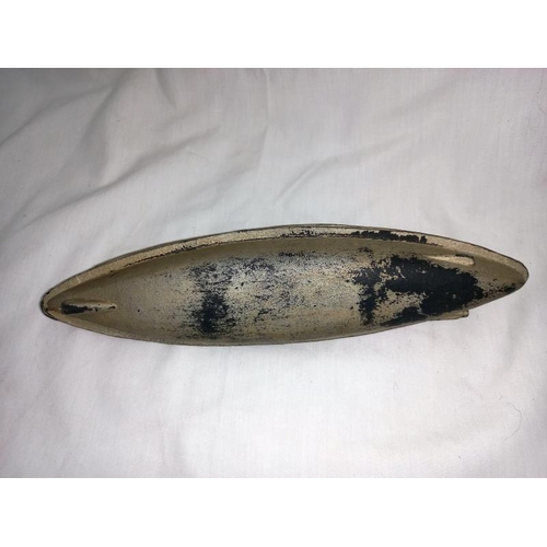 1346 - A pre war hard rubber toy of a WW1 submarine. Length 26cm