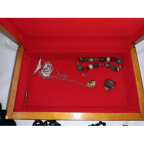 1353 - An inlaid jewellery box and jewellery including silver ring and pendant