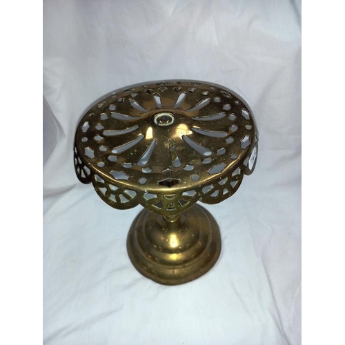 1355 - A Victorian copper kettle on Victorian brass trivet