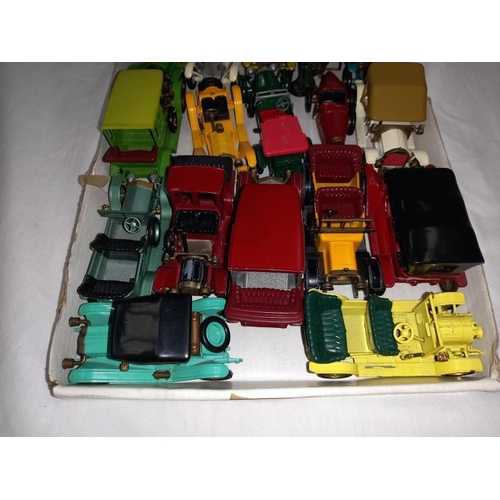 1394 - A tray full of collectors cars