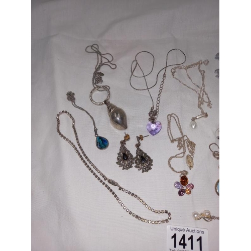 1411 - A quantity of good silver coloured jewellery, all in good order including necklaces etc. 12 items in... 