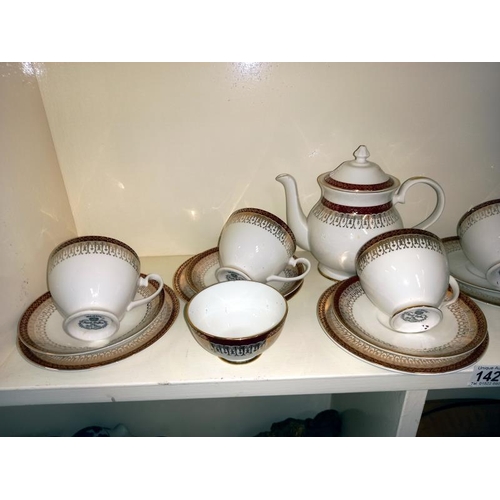 1425 - A good part tea set Majestic Royal Grafton, approximately 20 pieces