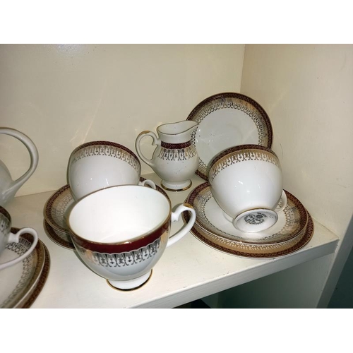 1425 - A good part tea set Majestic Royal Grafton, approximately 20 pieces