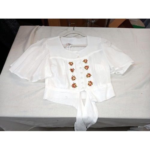 1428 - 3 items of white linen wear