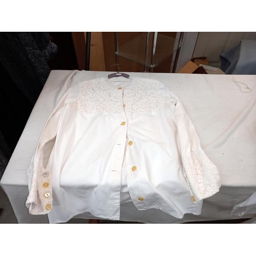 1428 - 3 items of white linen wear