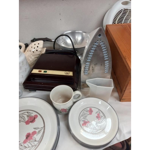 109 - A quantity of kitchenalia including toastie maker and iron etc COLLECT ONLY