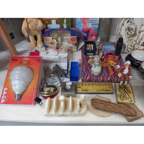 116 - A quantity of miscellaneous items including figures etc.