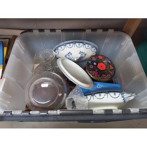 134 - A quantity of miscellaneous items including Pyrex jug etc.