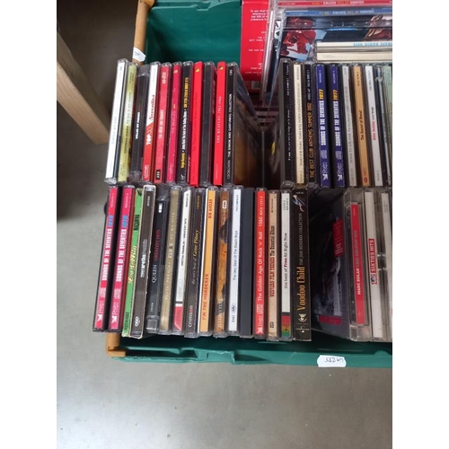 135 - A large quantity of CDs COLLECT ONLY