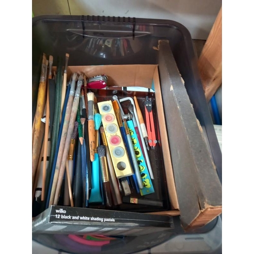 138 - A quantity of artist items including brushes and paints etc.