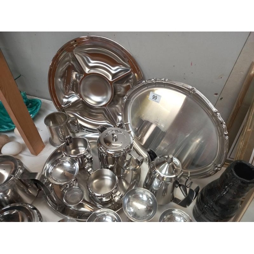 99 - A selection of stainless items