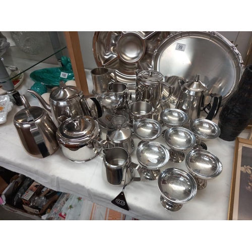 99 - A selection of stainless items