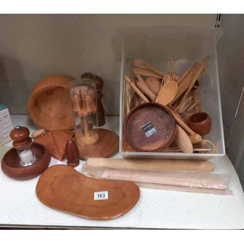 163 - Some wooden kitchen items