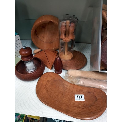 163 - Some wooden kitchen items