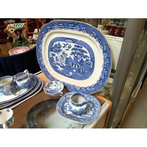 225 - A selection of old & new blue & white porcelain including meat platters, plates, bowls, jugs & cups ... 