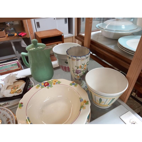 229 - A quantity of porcelain plates, dishes & vases etc.