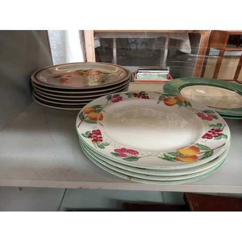 230 - A quantity of Large plates. COLLECT ONLY