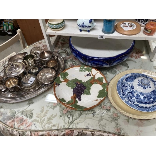 433 - A mixed lot of silver plate including trays, tankards, jugs etc