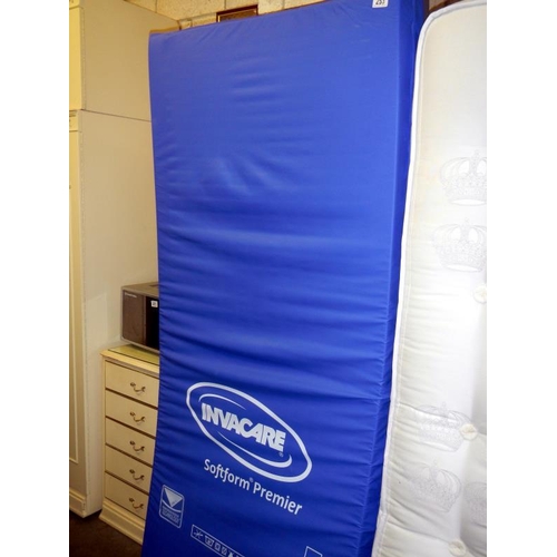 253 - An Invacare soft form premier protected mattress