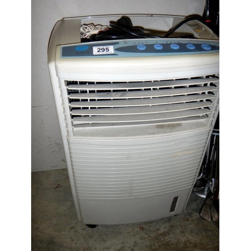 295 - An oscillating mini electric air conditioner/heater