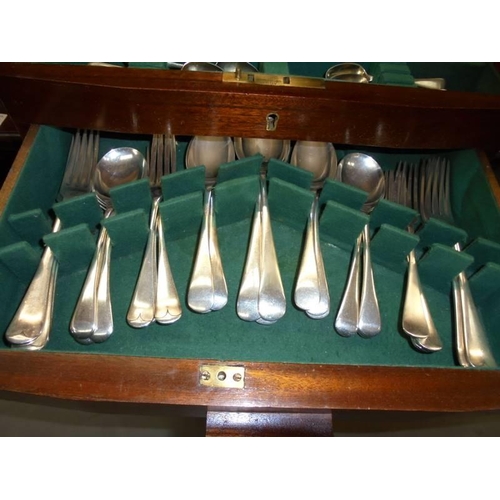 2027 - A canteen of cutlery with drawer in bottom.