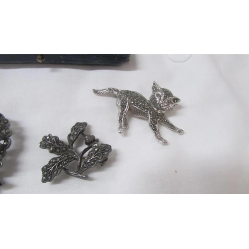 2090 - A silver bracelet, two silver marcasite brooches and three other brooches.