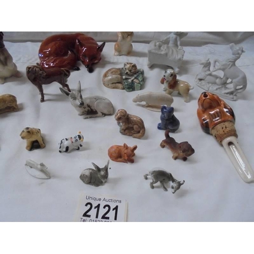 2121 - A mixed lot of china animals including Whimsies.