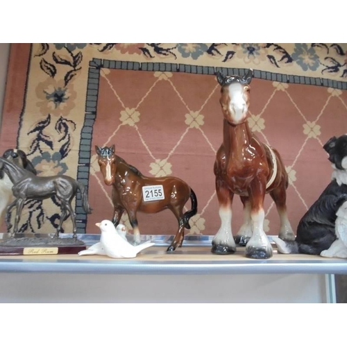 2155 - A mixed lot of dog and horse figures.