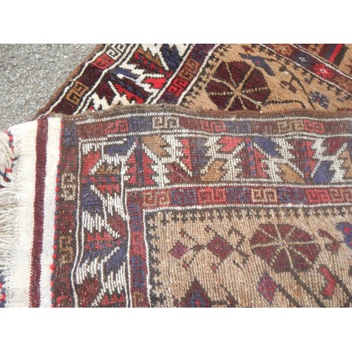 2196 - A red/beige rug